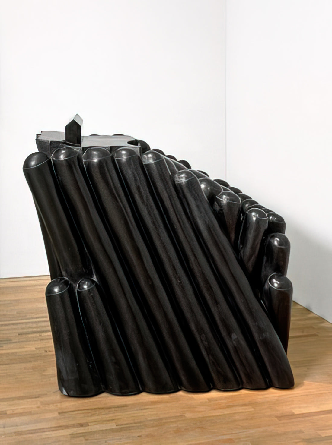 Louise Bourgeois und die Symbolik des Phallus: Eine tiefgründige Analyse