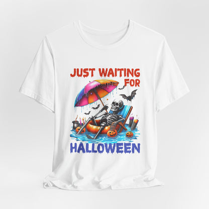 Fantôme squelettique d'été juste en attente d'Halloween