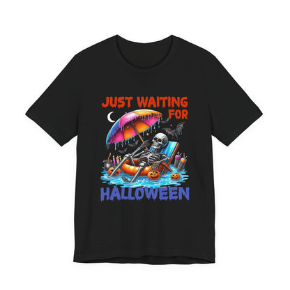 Fantôme squelettique d'été juste en attente d'Halloween