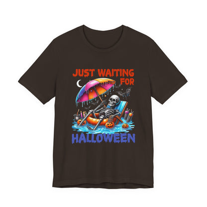 Fantôme squelettique d'été juste en attente d'Halloween