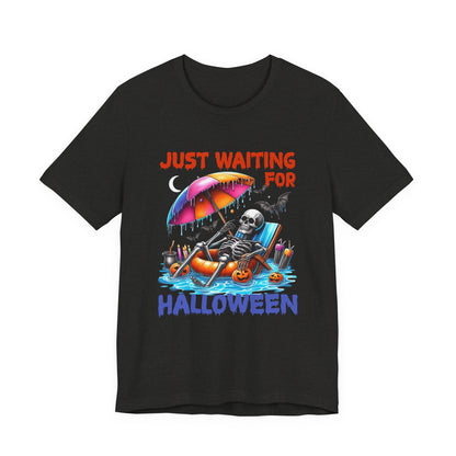 Fantôme squelettique d'été juste en attente d'Halloween