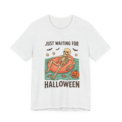 Fantôme squelettique d'été juste en attente d'Halloween
